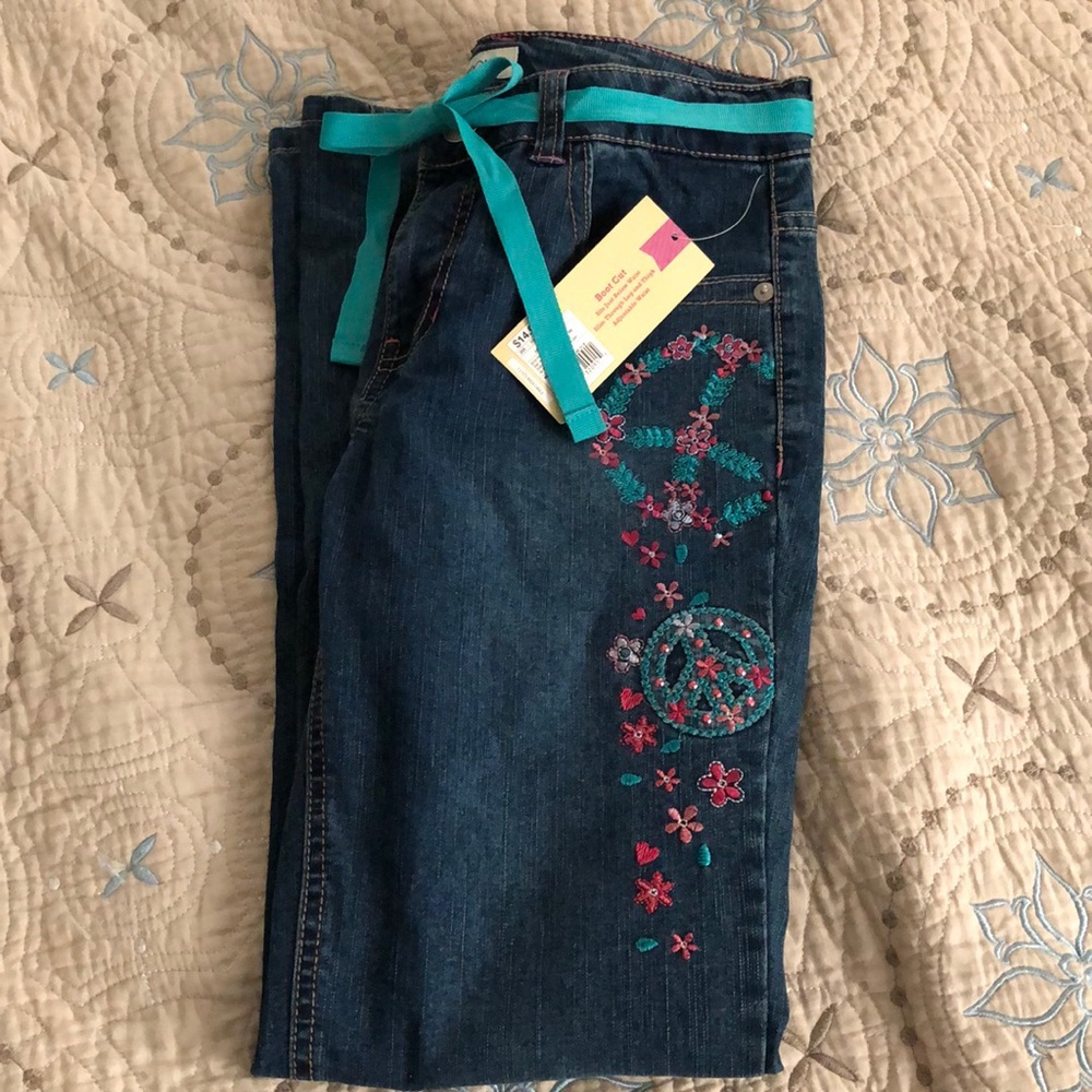 2 Pairs of Cherokee Embellished Jeans - Picture 12 of 12